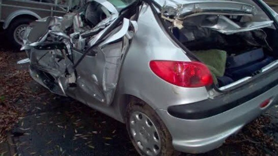 برخورد پژو با پراید، جان ۶ نفر را گرفت برخورد پژو با پراید، جان ۶ نفر را گرفت