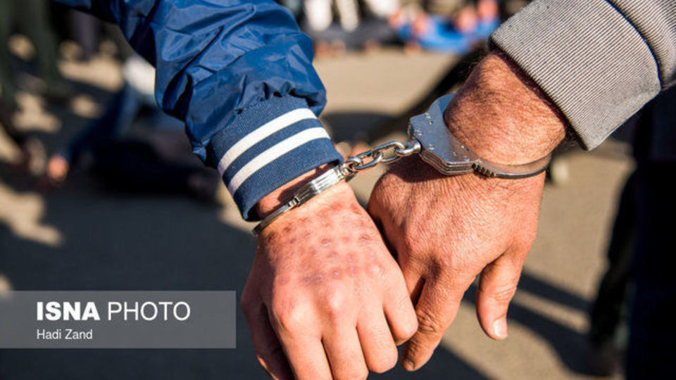 دستگیری اعضای باند کلاهبرداری با ترفند اعطای تسهیلات بانکی از۲۷۰ شهروند دستگیری اعضای باند کلاهبرداری با ترفند اعطای تسهیلات بانکی از۲۷۰ شهروند