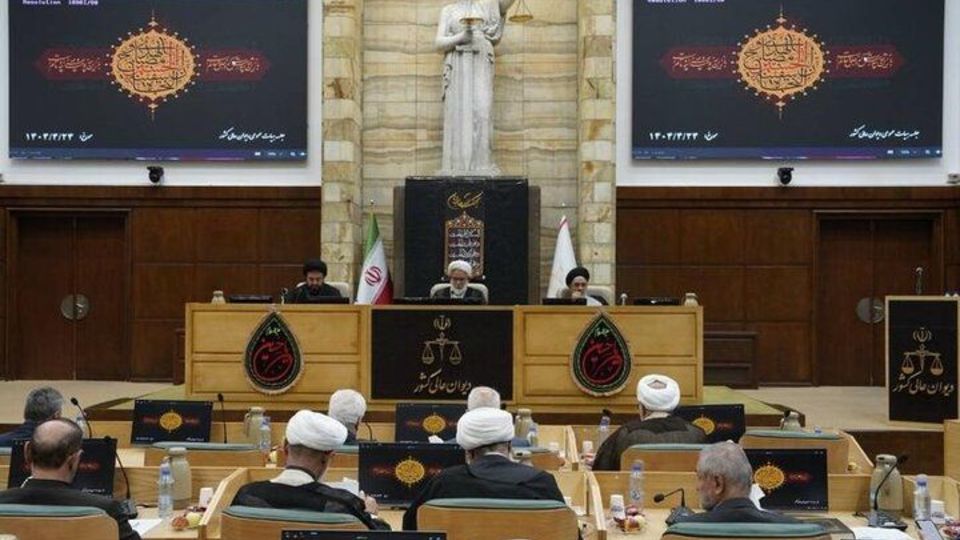 بلاتکلیف ماندن پرونده قضایی بیش از یک سال در شعب غیرقابل توجیه است بلاتکلیف ماندن پرونده قضایی بیش از یک سال در شعب غیرقابل توجیه است