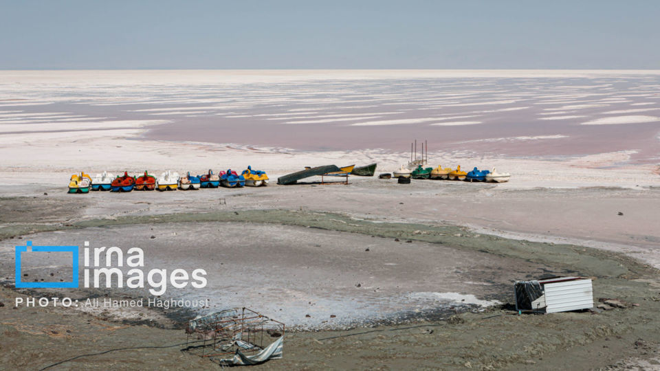 شنا در ارومیه «نیمهجان» شنا در ارومیه «نیمهجان»