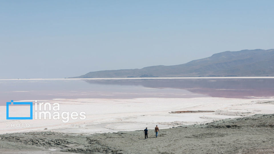 شنا در ارومیه «نیمهجان» شنا در ارومیه «نیمهجان»
