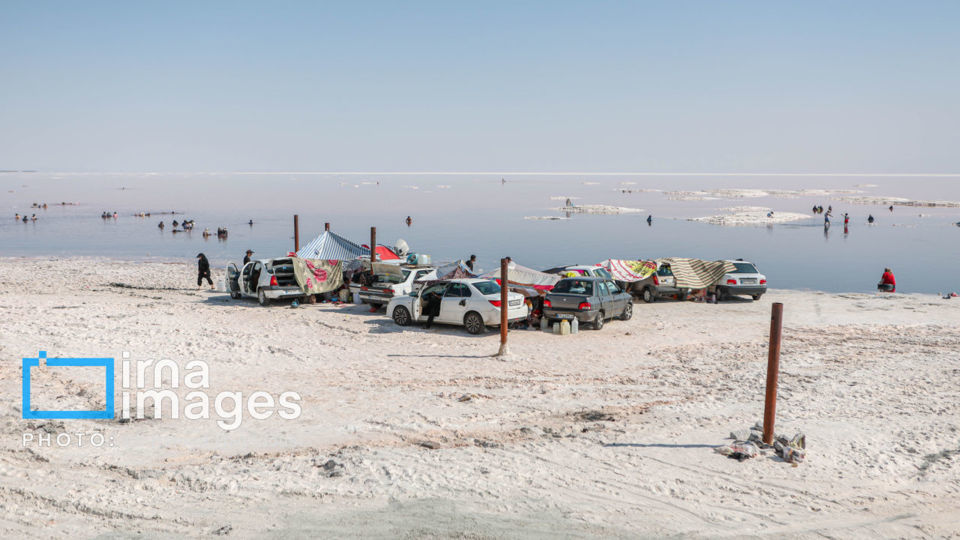 شنا در ارومیه «نیمهجان» شنا در ارومیه «نیمهجان»