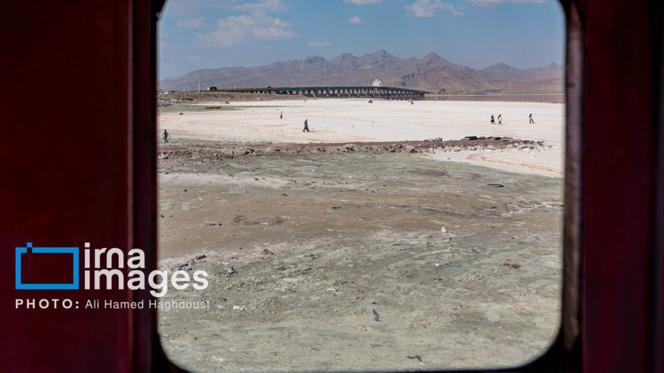 شنا در ارومیه «نیمهجان» شنا در ارومیه «نیمهجان»