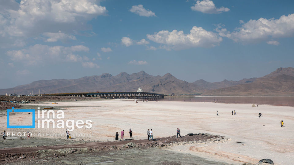 شنا در ارومیه «نیمهجان» شنا در ارومیه «نیمهجان»