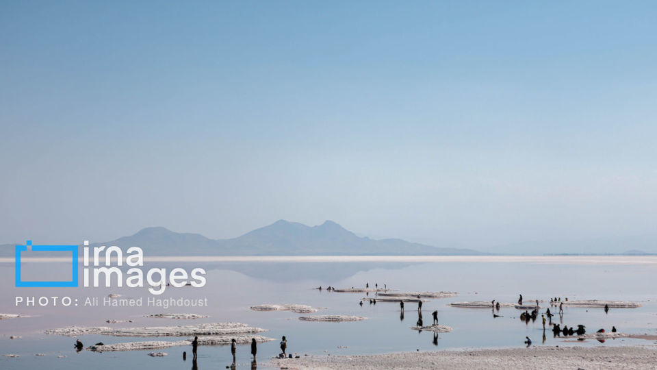 شنا در ارومیه «نیمهجان» شنا در ارومیه «نیمهجان»