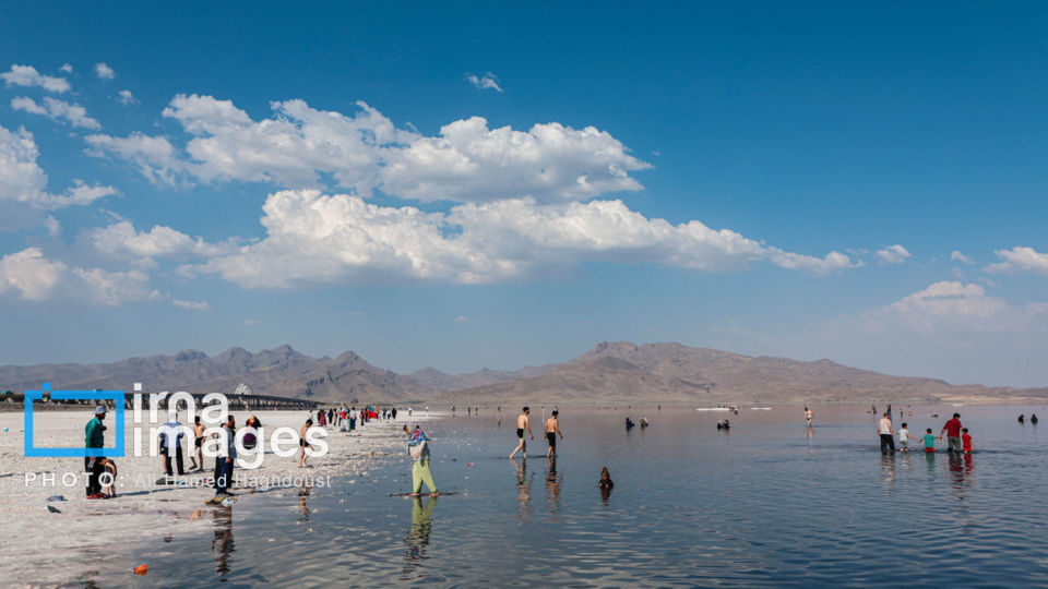 شنا در ارومیه «نیمهجان» شنا در ارومیه «نیمهجان»
