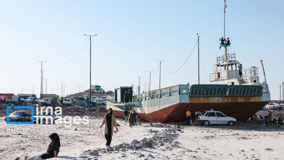 شنا در ارومیه «نیمهجان» شنا در ارومیه «نیمهجان»