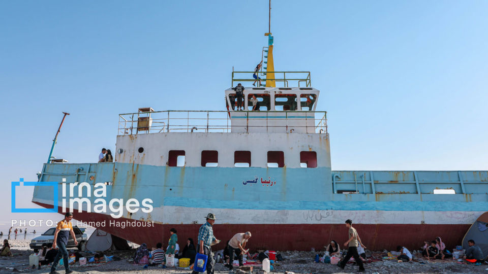 شنا در ارومیه «نیمهجان» شنا در ارومیه «نیمهجان»