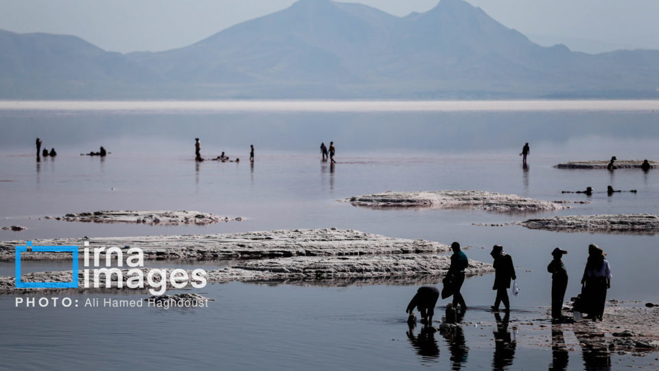شنا در ارومیه «نیمهجان» شنا در ارومیه «نیمهجان»