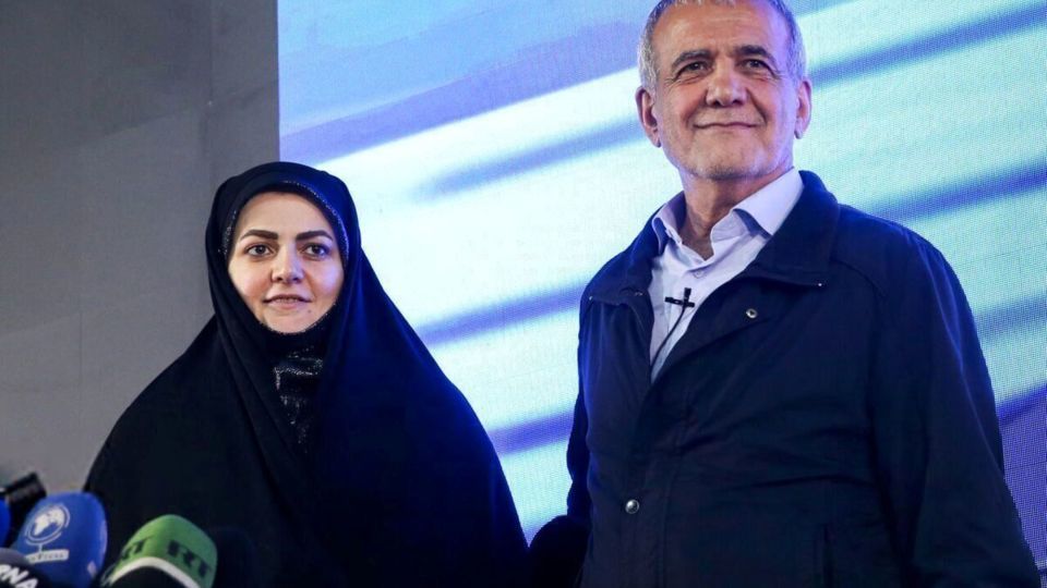 پزشکیان: دخترم حاضر نشد در روزهای جنگ از من فاصله بگیرد/ نباید بهصرف ابراز یک نظر مخالف کسی را دشمن تلقی کنیم پزشکیان: دخترم حاضر نشد در روزهای جنگ از من فاصله بگیرد/ نباید بهصرف ابراز یک نظر مخالف کسی را دشمن تلقی کنیم