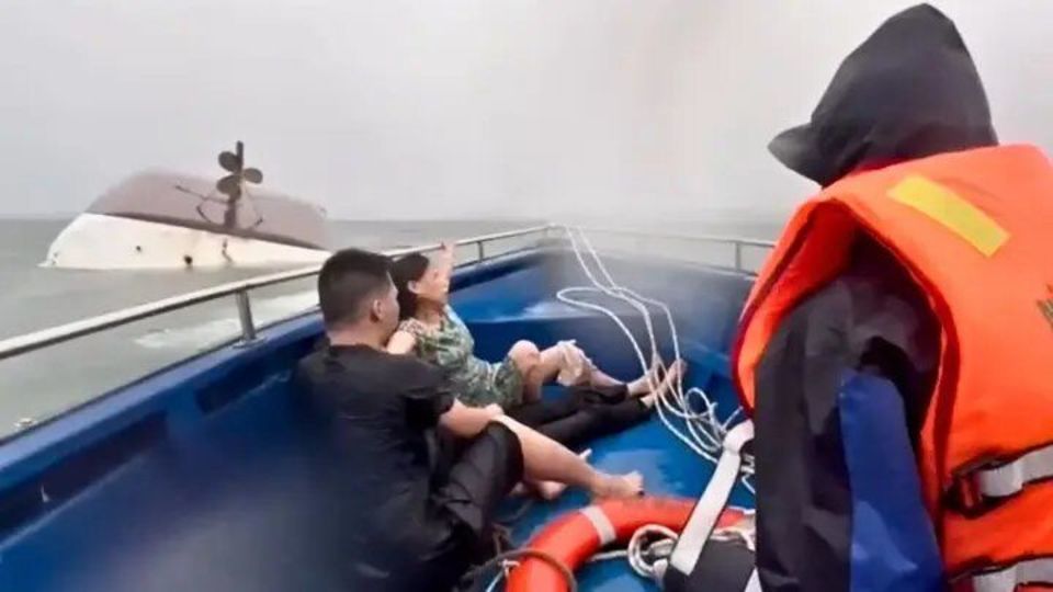 واژگونی قایق تفریحی در ویتنام با دست کم ۳۴ قربانی واژگونی قایق تفریحی در ویتنام با دست کم ۳۴ قربانی