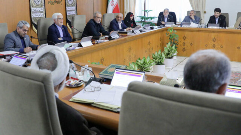 پزشکیان: بحران آب از آنچه امروز درباره آن صحبت میشود، جدیتر است پزشکیان: بحران آب از آنچه امروز درباره آن صحبت میشود، جدیتر است