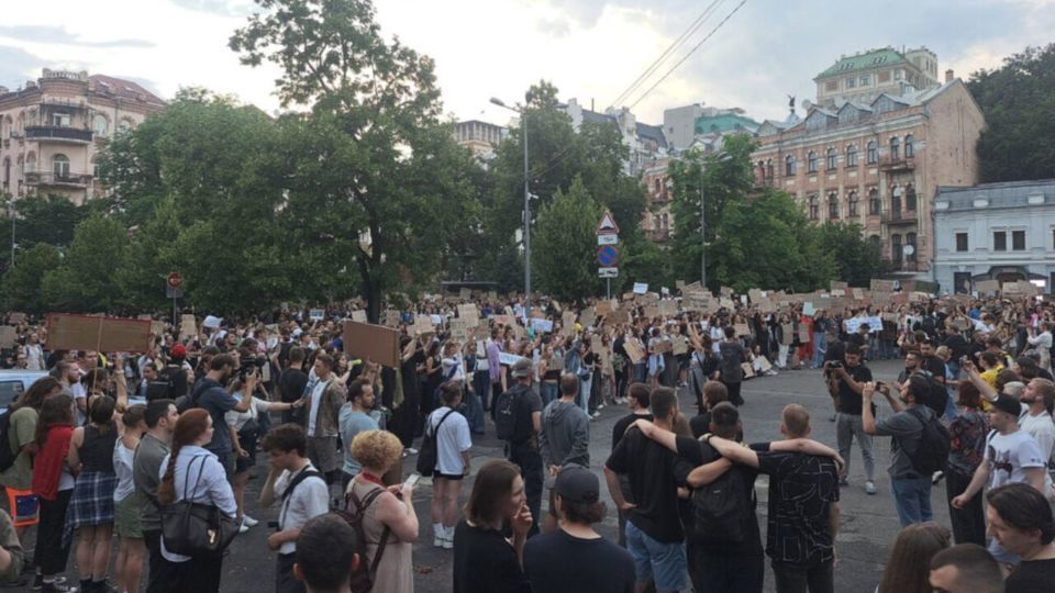 تظاهرات ضد زلنسکی در اوکراین تظاهرات ضد زلنسکی در اوکراین