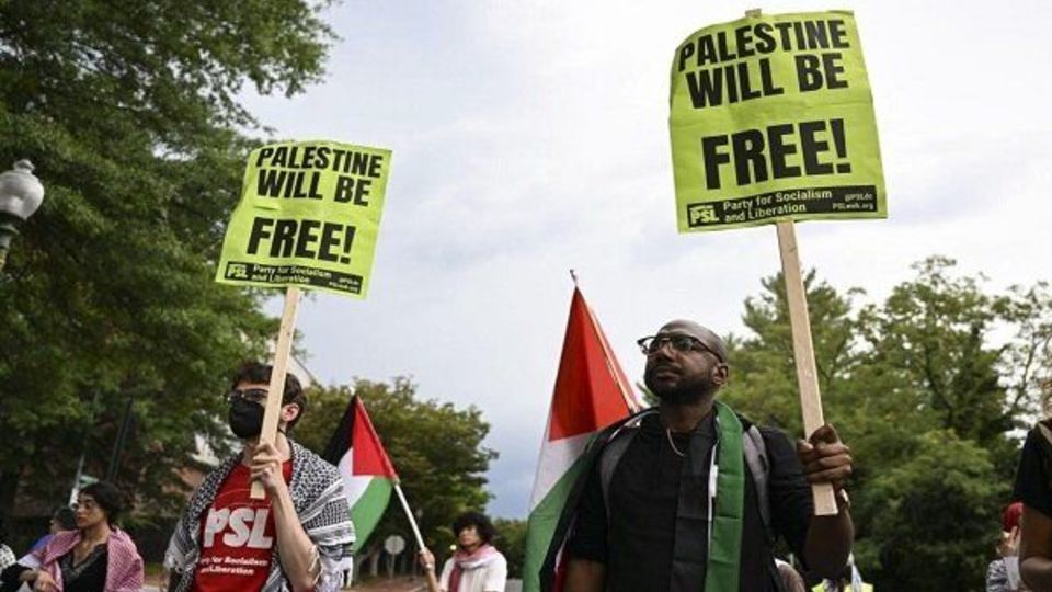 تجمع آمریکاییها مقابل وزارت خارجه این کشور دراعتراض به جنایات تلآویو تجمع آمریکاییها مقابل وزارت خارجه این کشور دراعتراض به جنایات تلآویو