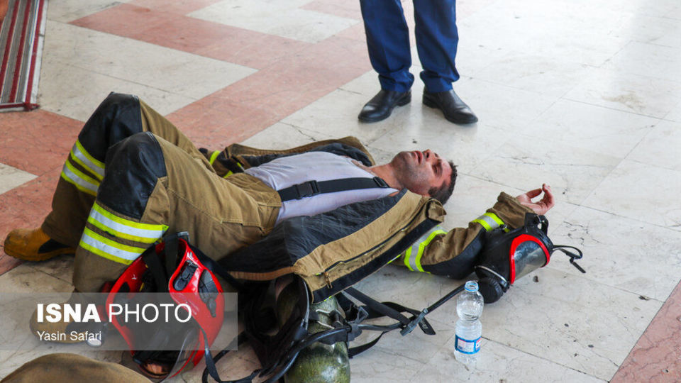 آتش سوزی مهیب در مرکز خرید ونوس - بندرانزلی