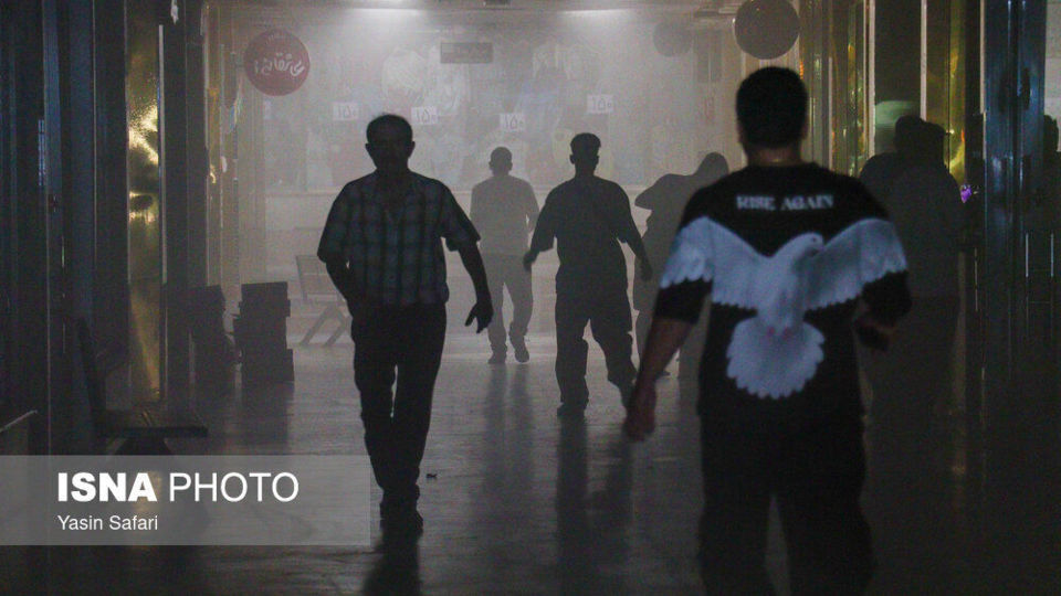 آتش سوزی مهیب در مرکز خرید ونوس - بندرانزلی