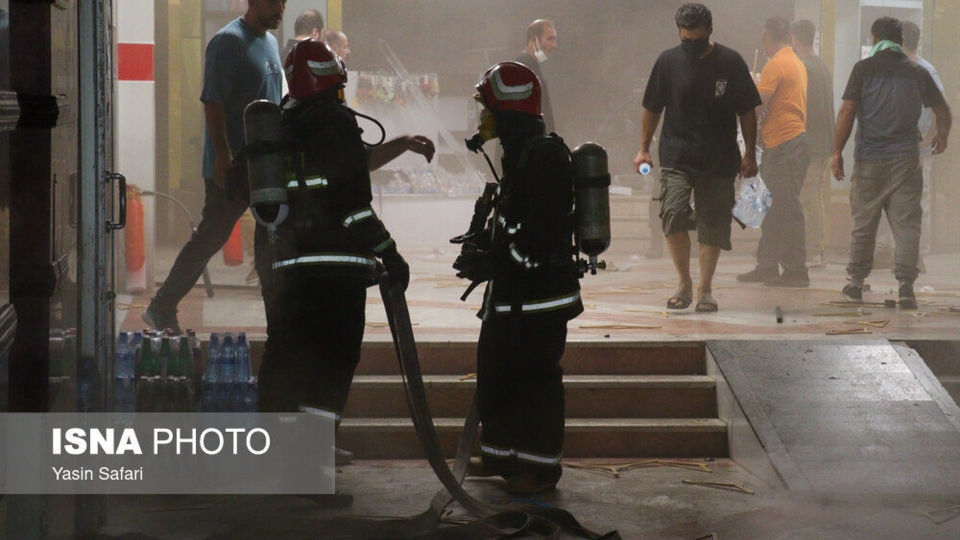 آتش سوزی مهیب در مرکز خرید ونوس - بندرانزلی