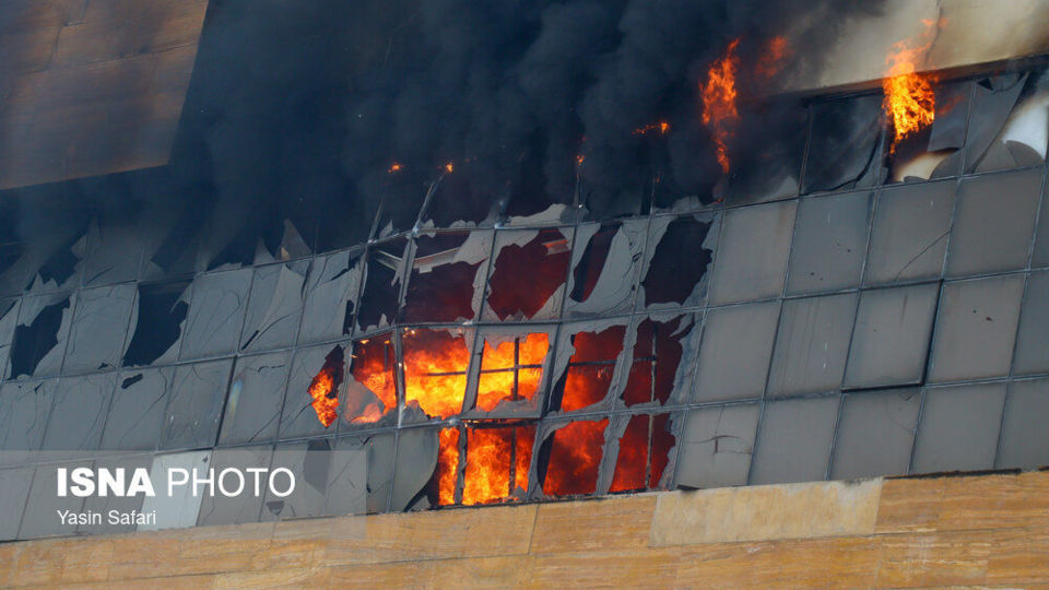 آتش سوزی مهیب در مرکز خرید ونوس - بندرانزلی