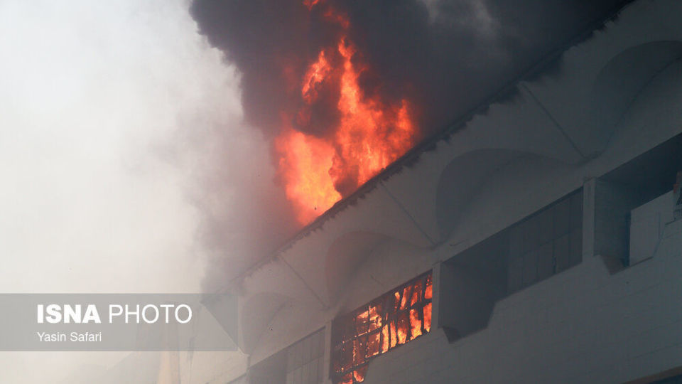 آتش سوزی مهیب در مرکز خرید ونوس - بندرانزلی