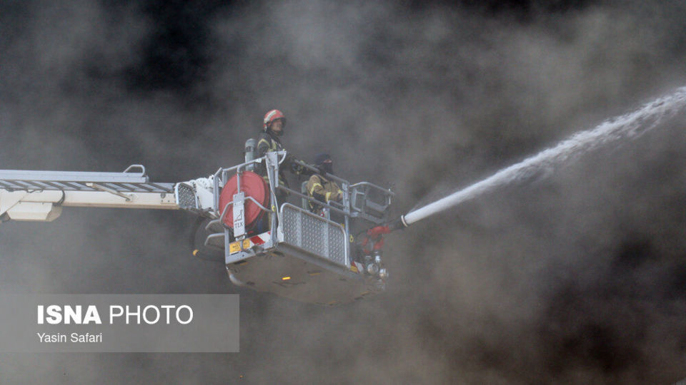 آتش سوزی مهیب در مرکز خرید ونوس - بندرانزلی