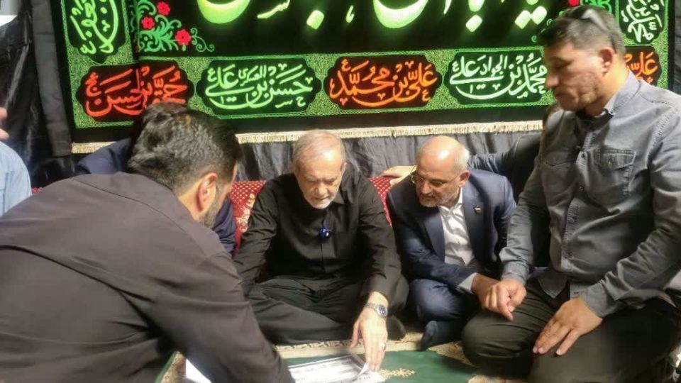 رئیسجمهور: هیچکس نباید با مشکل زندگی کند و حاکمیت بیخبر باشد رئیسجمهور: هیچکس نباید با مشکل زندگی کند و حاکمیت بیخبر باشد