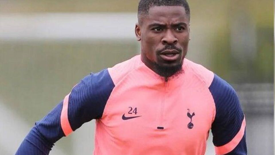 مدافع سابق تاتنهام و پاری سنژرمن در اردوی پرسپولیس مدافع سابق تاتنهام و پاری سنژرمن در اردوی پرسپولیس