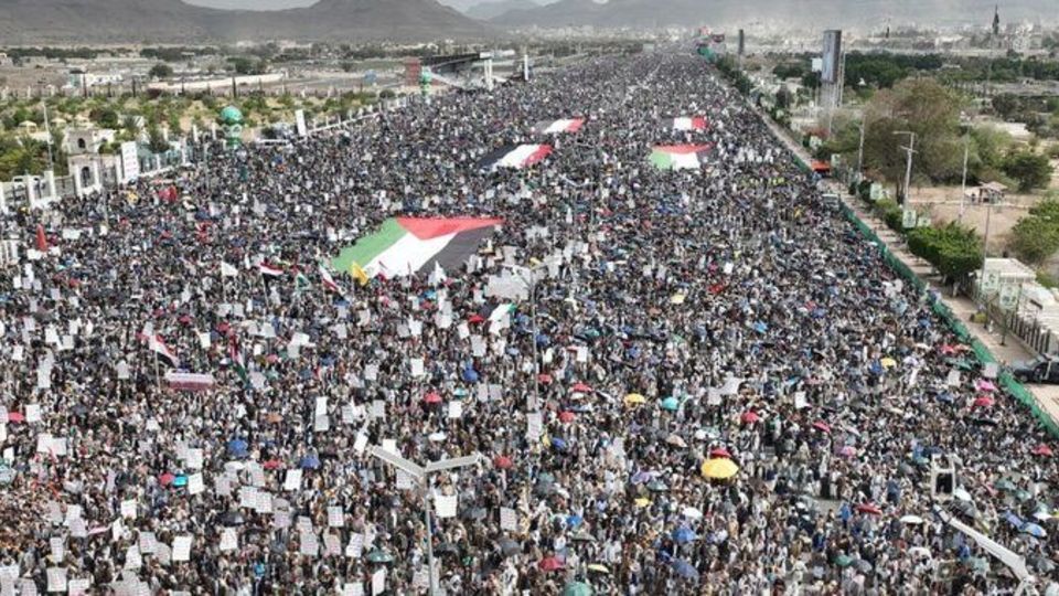 راهپیمایی میلیونی بیسابقه در یمن در حمایت از غزه راهپیمایی میلیونی بیسابقه در یمن در حمایت از غزه