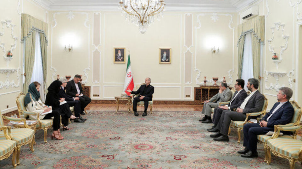 پزشکیان: پاسخ ما به تکرار احتمالی تجاوز مقتدرانه خواهد بود پزشکیان: پاسخ ما به تکرار احتمالی تجاوز مقتدرانه خواهد بود