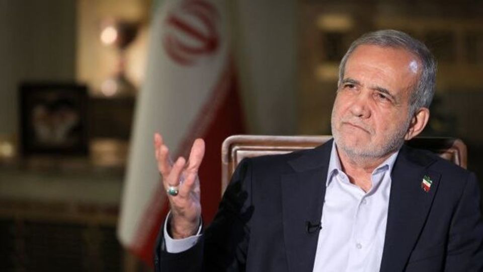 دستور پزشکیان برای شنیدهشدن نظرات در زمینه لایحه فضای مجازی دستور پزشکیان برای شنیدهشدن نظرات در زمینه لایحه فضای مجازی