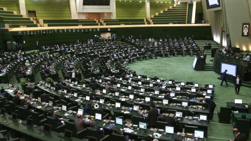 نامه نمایندگان به رئیس جمهور درباره سحر امامی و هومن خلیلی نامه نمایندگان به رئیس جمهور درباره سحر امامی و هومن خلیلی