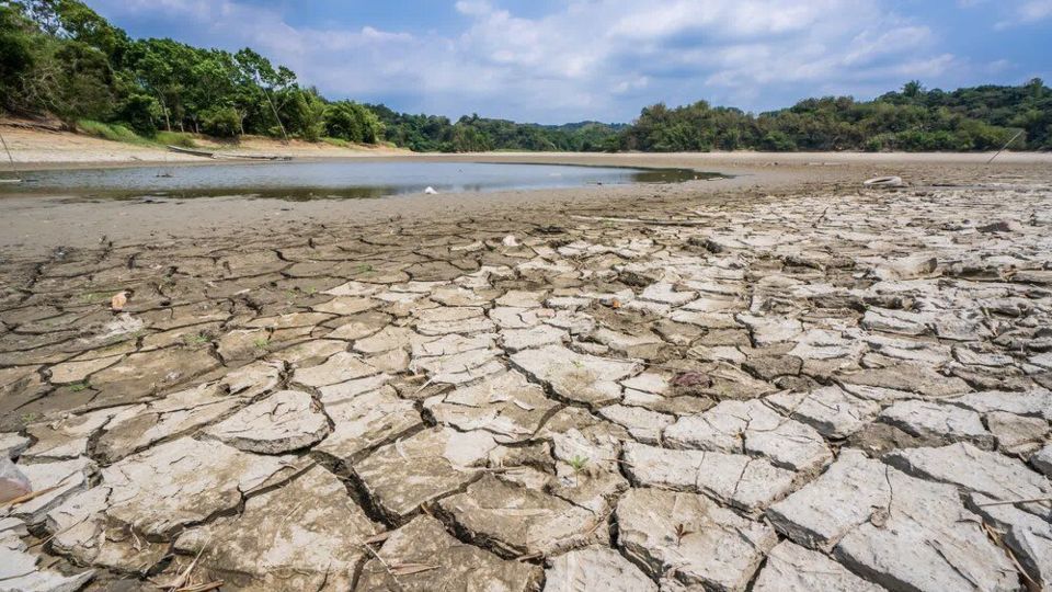 ادعای عجیب درباره علت خشکسالی در ایران/ آمریکا و اسرائیل ابرهای بارانزا را از آسمان ایران منحرف میکنند ادعای عجیب درباره علت خشکسالی در ایران/ آمریکا و اسرائیل ابرهای بارانزا را از آسمان ایران منحرف میکنند