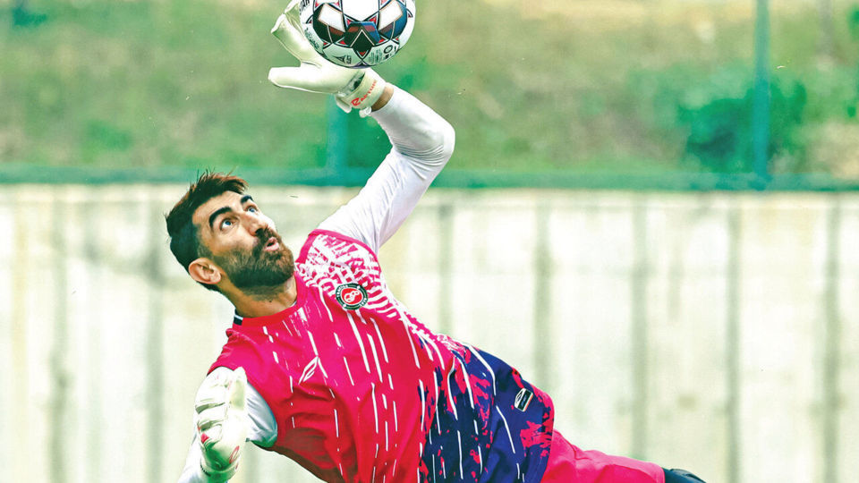 بیرانوند - استقلال؛ جدیتر شد؟/ بیرو این بار جدی آبی پوش میشود! بیرانوند - استقلال؛ جدیتر شد؟/ بیرو این بار جدی آبی پوش میشود!