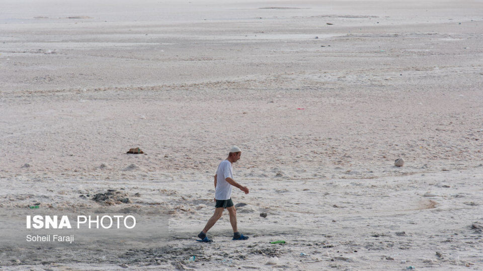 دریاچه ارومیه در آستانه خشکی کامل