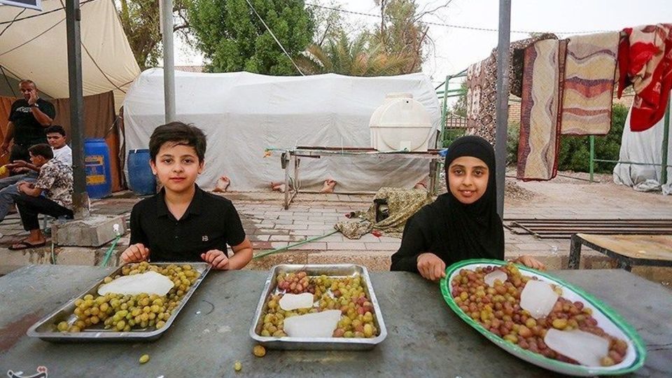  پیاده‌روی زائران اربعین حسینی در مسیر دیوانیه به کربلا