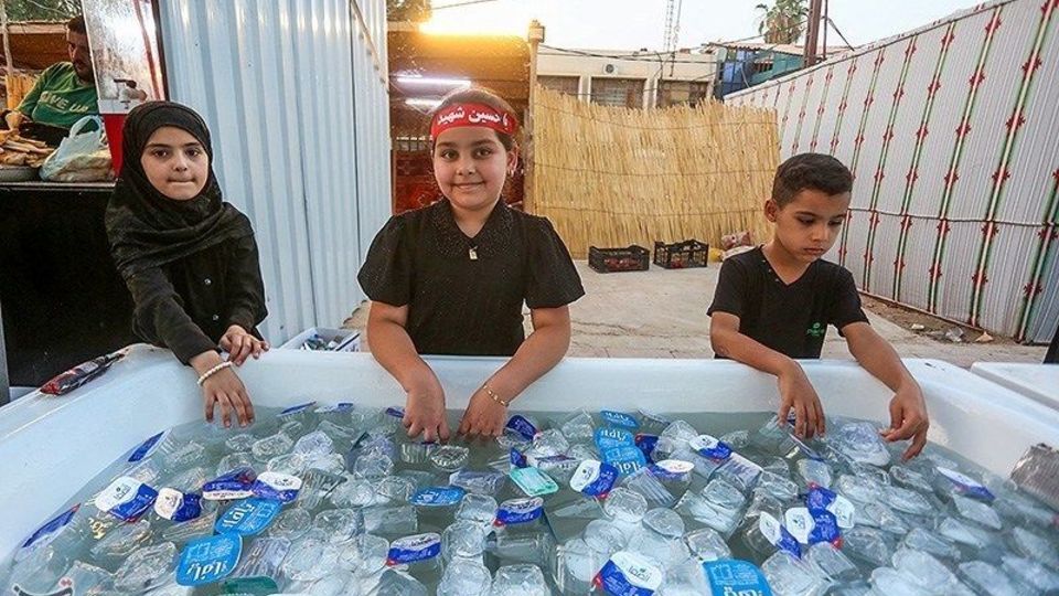  پیاده‌روی زائران اربعین حسینی در مسیر دیوانیه به کربلا