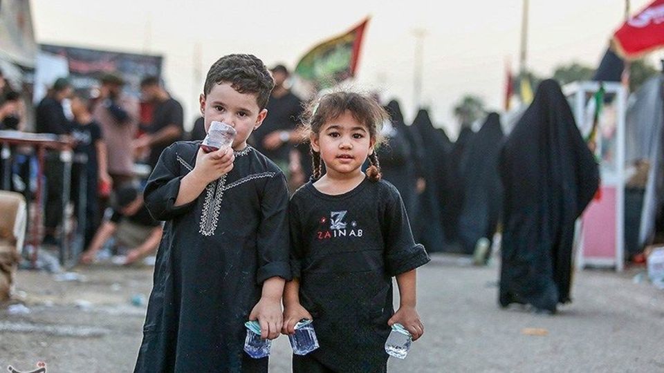  پیاده‌روی زائران اربعین حسینی در مسیر دیوانیه به کربلا