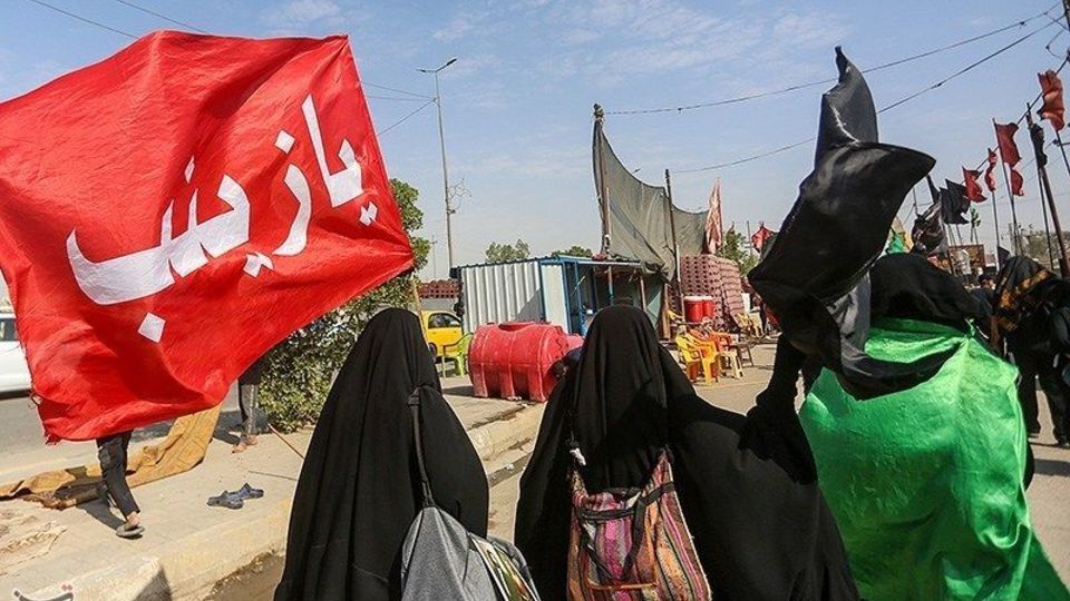  پیاده‌روی زائران اربعین حسینی در مسیر دیوانیه به کربلا
