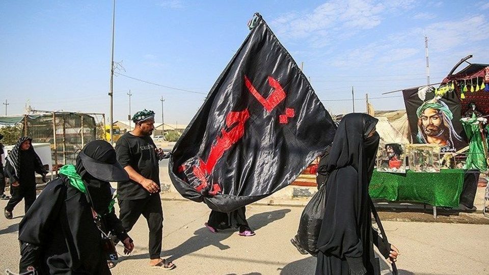  پیاده‌روی زائران اربعین حسینی در مسیر دیوانیه به کربلا