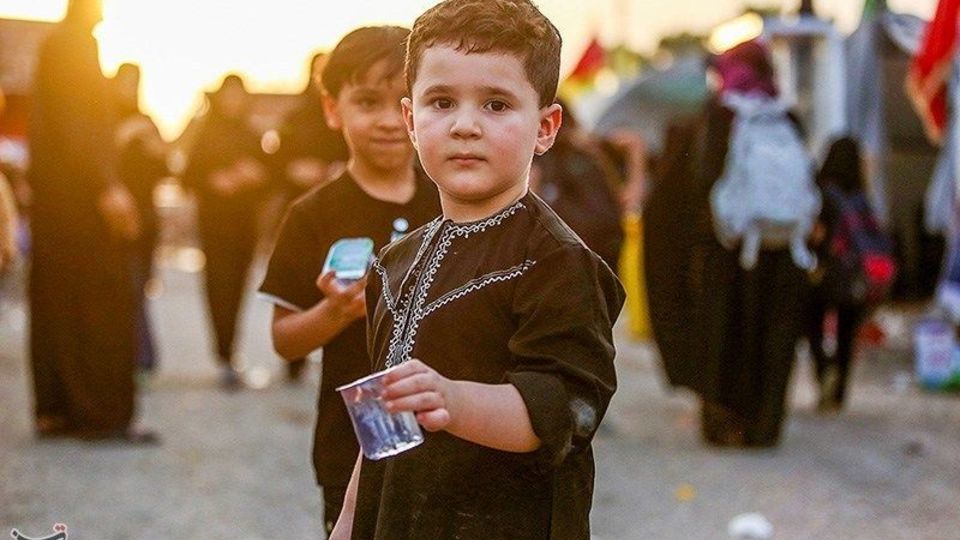  پیاده‌روی زائران اربعین حسینی در مسیر دیوانیه به کربلا