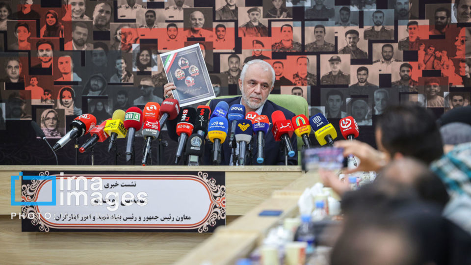 شهید سلیمانی حمله به ایران را ۱۲ سال عقب انداخت/آرایش جنگی «کارتلهای رسانهای» علیه ایران شهید سلیمانی حمله به ایران را ۱۲ سال عقب انداخت/آرایش جنگی «کارتلهای رسانهای» علیه ایران