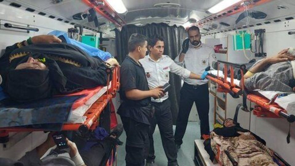 انحراف اتوبوس در مسیر بصره ۴ کشته و ۵۷ مصدوم برجای گذاشت/ ورود نیروهای اورژانس به خاک عراق برای اولین بار انحراف اتوبوس در مسیر بصره ۴ کشته و ۵۷ مصدوم برجای گذاشت/ ورود نیروهای اورژانس به خاک عراق برای اولین بار