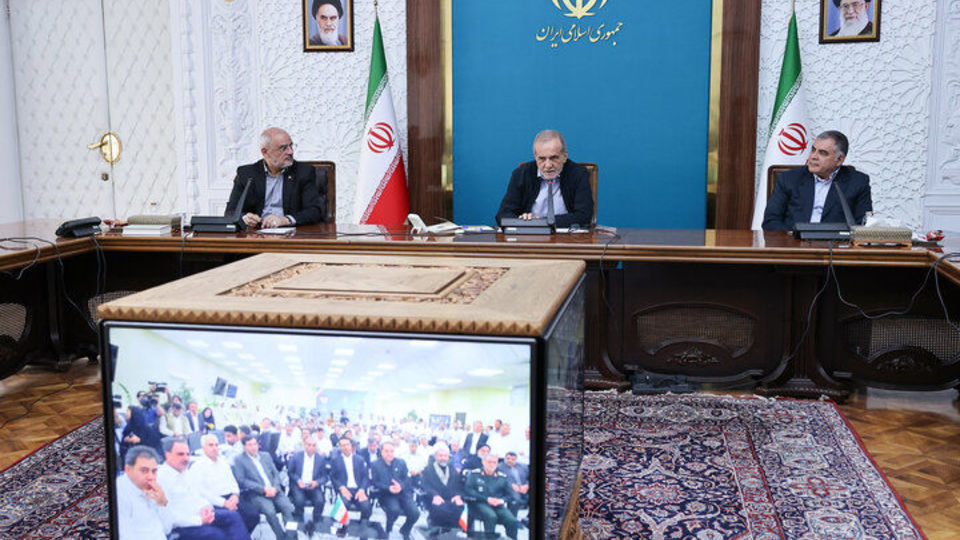 تاکید پزشکیان بر استفاده از نیروهای بومی در اجرای پروژهها تاکید پزشکیان بر استفاده از نیروهای بومی در اجرای پروژهها