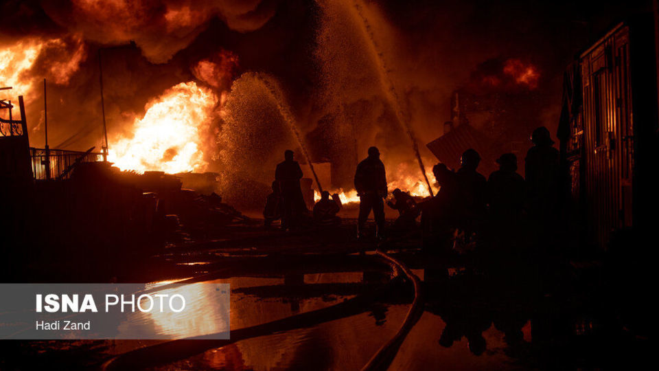 آتش‌سوزی انبار مواد نفتی و روغنی در خیابان شهید رجایی - تهران