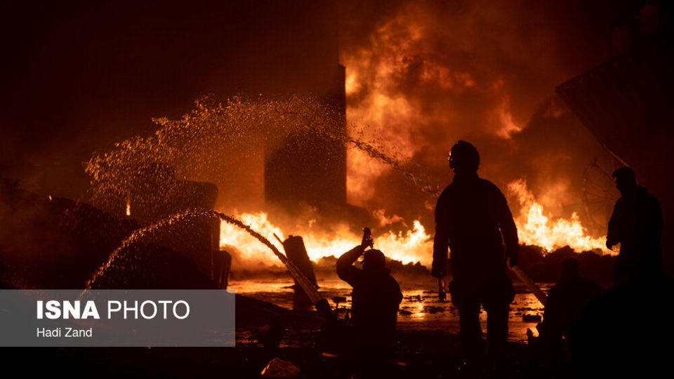 آتش‌سوزی انبار مواد نفتی و روغنی در خیابان شهید رجایی - تهران