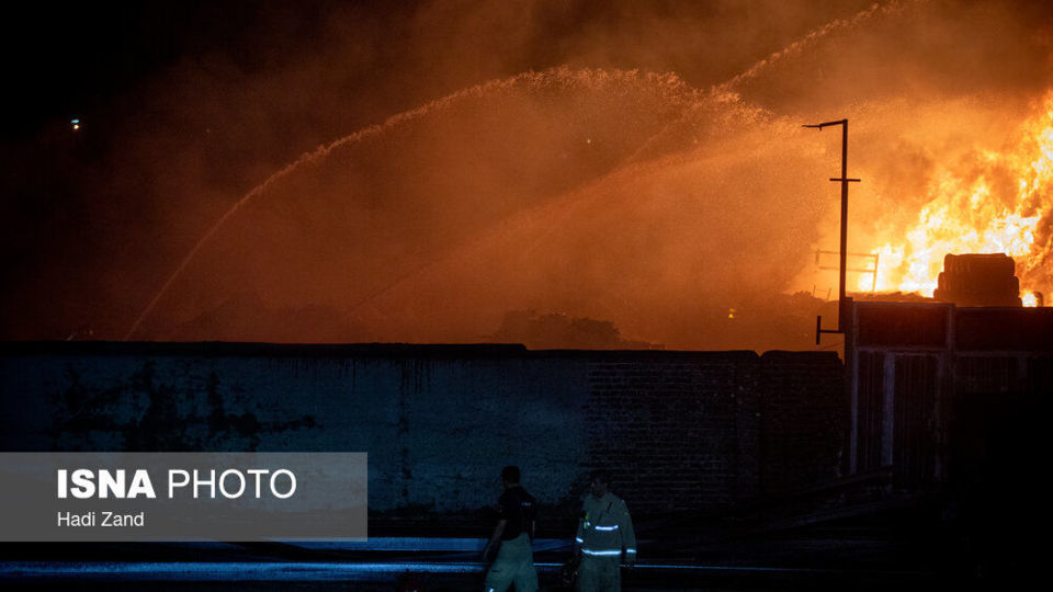 آتش‌سوزی انبار مواد نفتی و روغنی در خیابان شهید رجایی - تهران