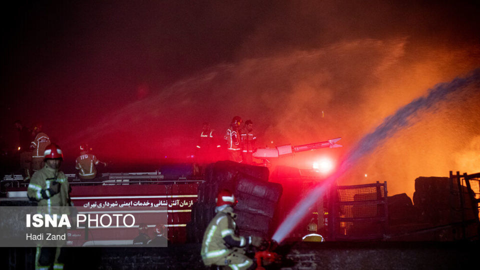 آتش‌سوزی انبار مواد نفتی و روغنی در خیابان شهید رجایی - تهران