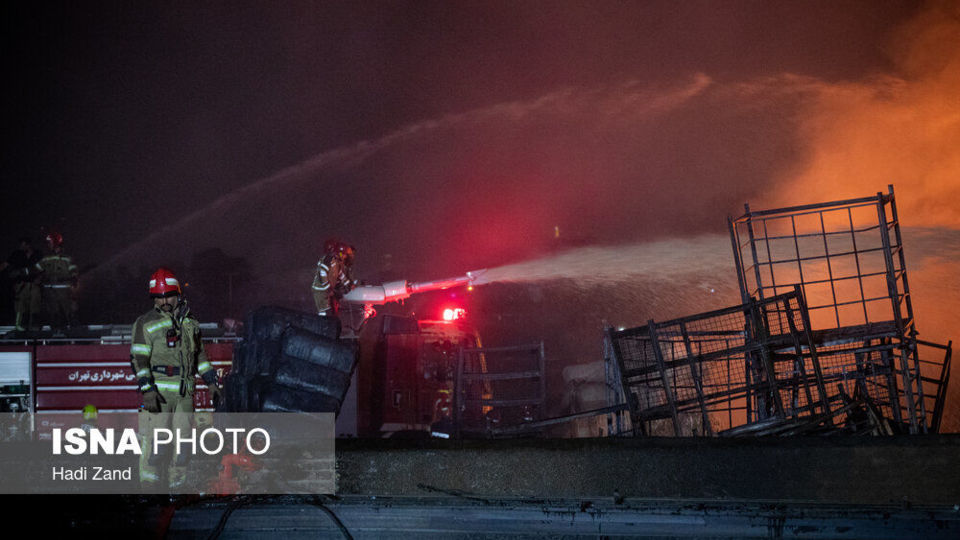 آتش‌سوزی انبار مواد نفتی و روغنی در خیابان شهید رجایی - تهران