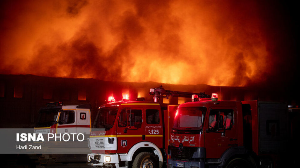 آتش‌سوزی انبار مواد نفتی و روغنی در خیابان شهید رجایی - تهران