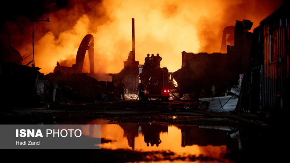 آتش‌سوزی انبار مواد نفتی و روغنی در خیابان شهید رجایی - تهران