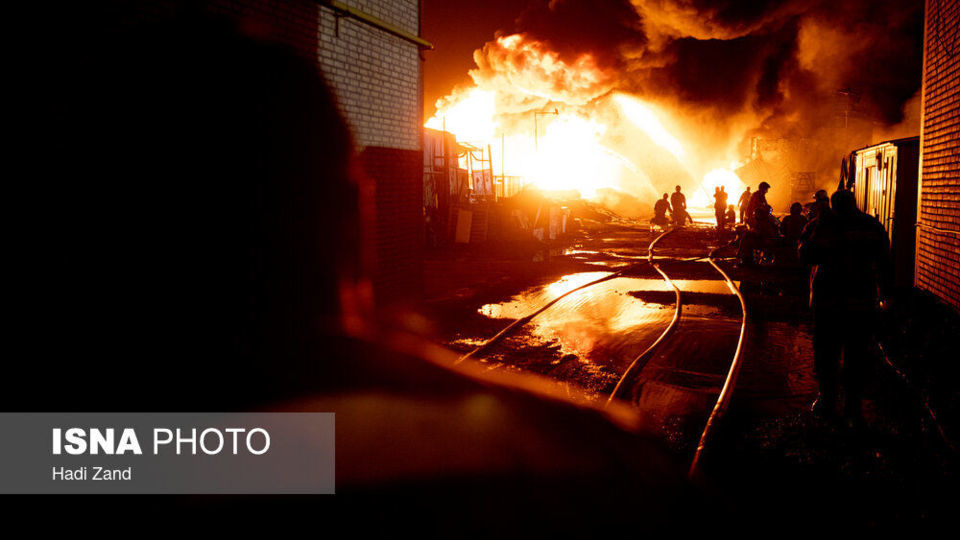 آتش‌سوزی انبار مواد نفتی و روغنی در خیابان شهید رجایی - تهران